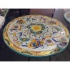 Table ronde en céramique, riche style Deruta, bordure verte