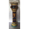 Vaso con colonna in ceramica Deruta, bordo merlato